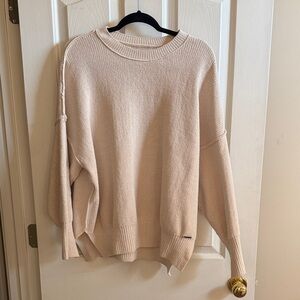 ❄️ Abercrombie & Fitch: Soft Beige Crew Neck Sweater